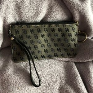 Brand new Dooney signature Wristlet